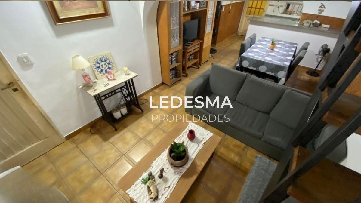 Foto de VENTA CASA 4 AMBIENTES CON GARAGE CASTELAR NORTE APTO CREDITO BANCARIO, imagen 1