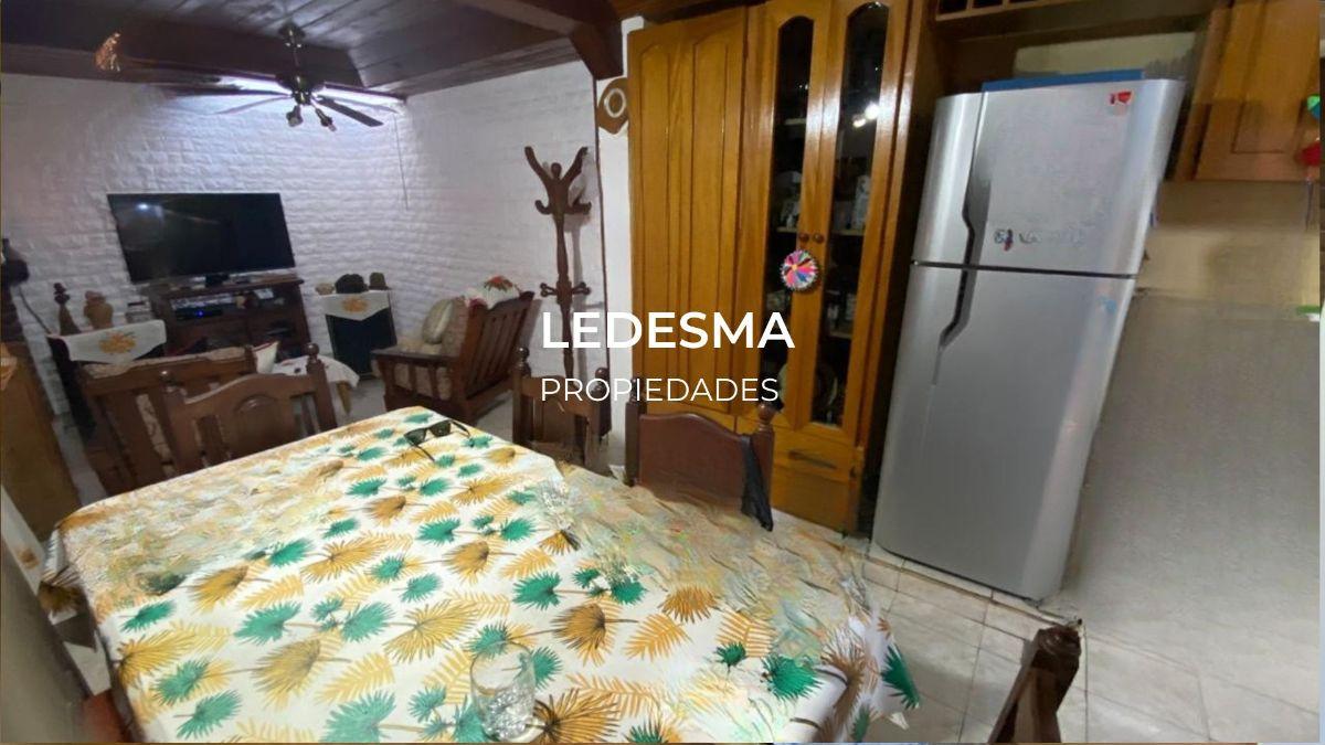 Foto de VENTA CASA 4 AMBIENTES CON AMPLIO LOTE GARAGE PASANTE PISCINA APTO, imagen 4