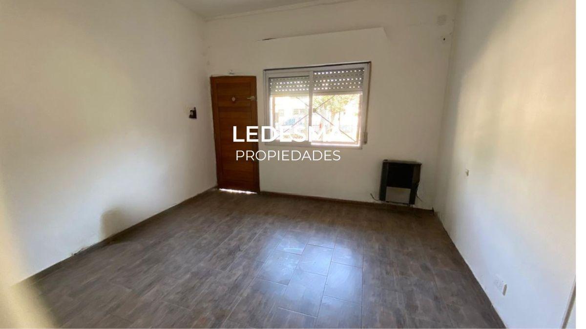 Foto de ALQUILER CASA 3 AMBIENTES CON GARAGE 2 AUTOS PISCINA Y FONDO LIBRE, imagen 3