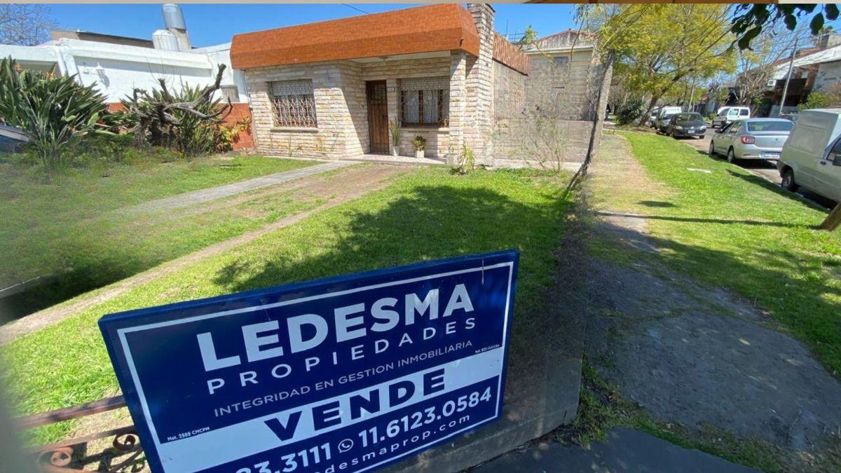Foto de VENTA CASA 3 AMBIENTES CON ENTRADA PARA DOS VEHICULOS ITUZAINGO NORTE, imagen 2