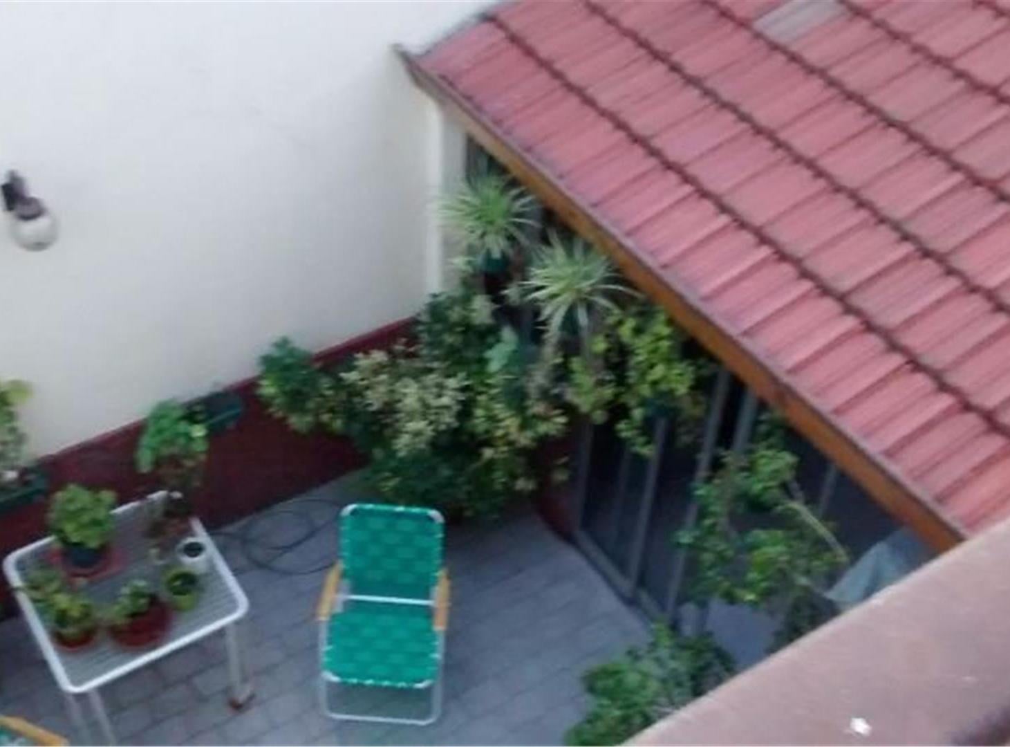 ESPECTACULAR DEPARTAMENTO TIPO CASA SOBRE AV. ENTRE RIOS AL