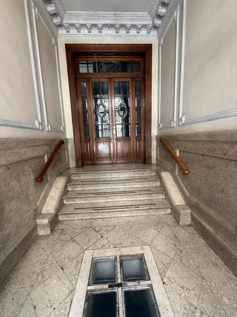 SEMIPISO 4 AMBIENTES EN MONSERRAT | APTO CREDITO Y PROF 4