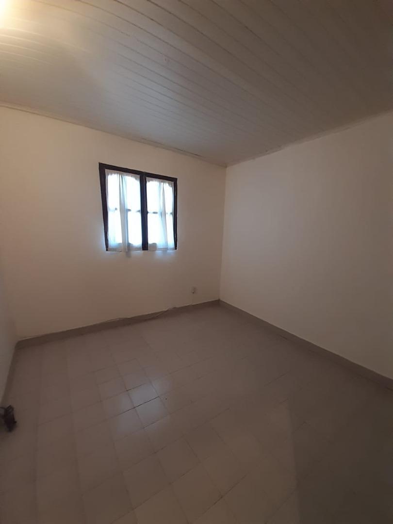 Foto de Dúplex en venta! A mts. de la Avenida Hernandarias, imagen 2