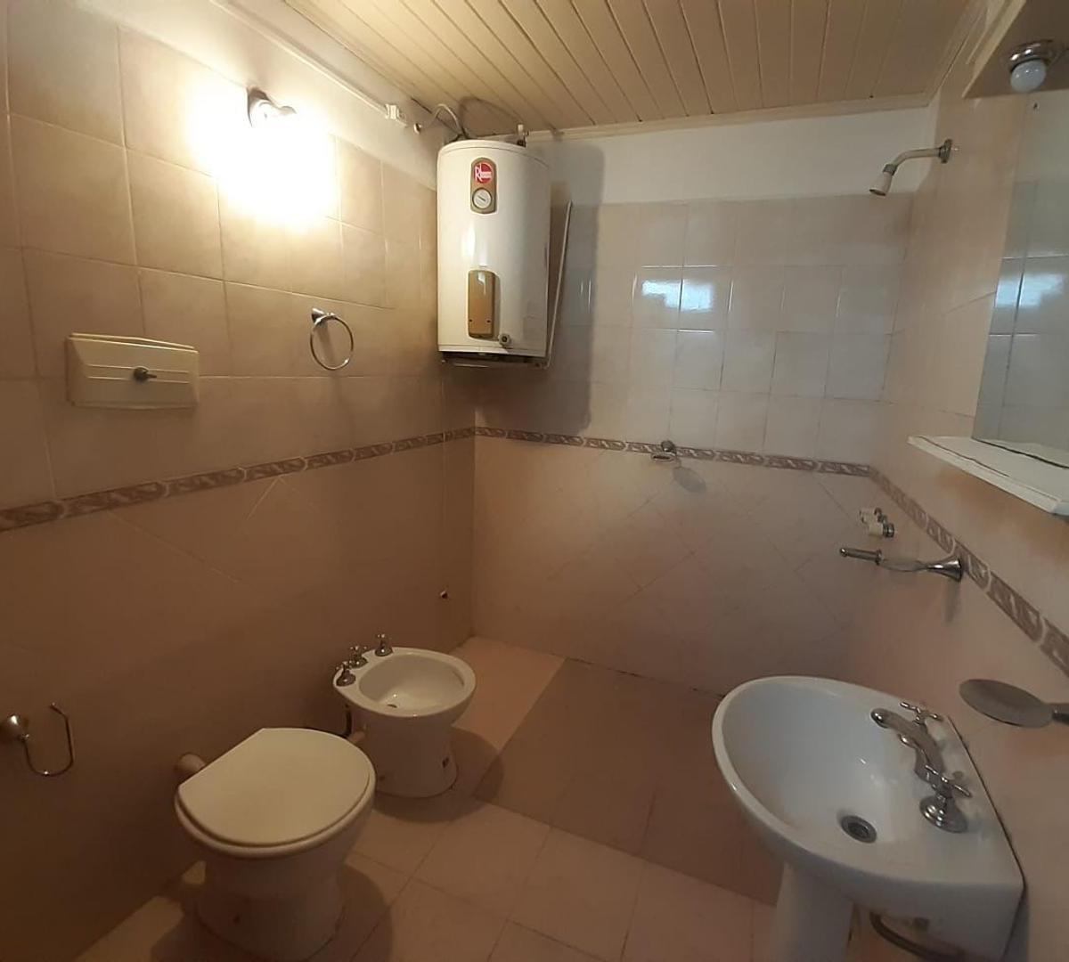 Foto de Dúplex en venta! A mts. de la Avenida Hernandarias, imagen 4