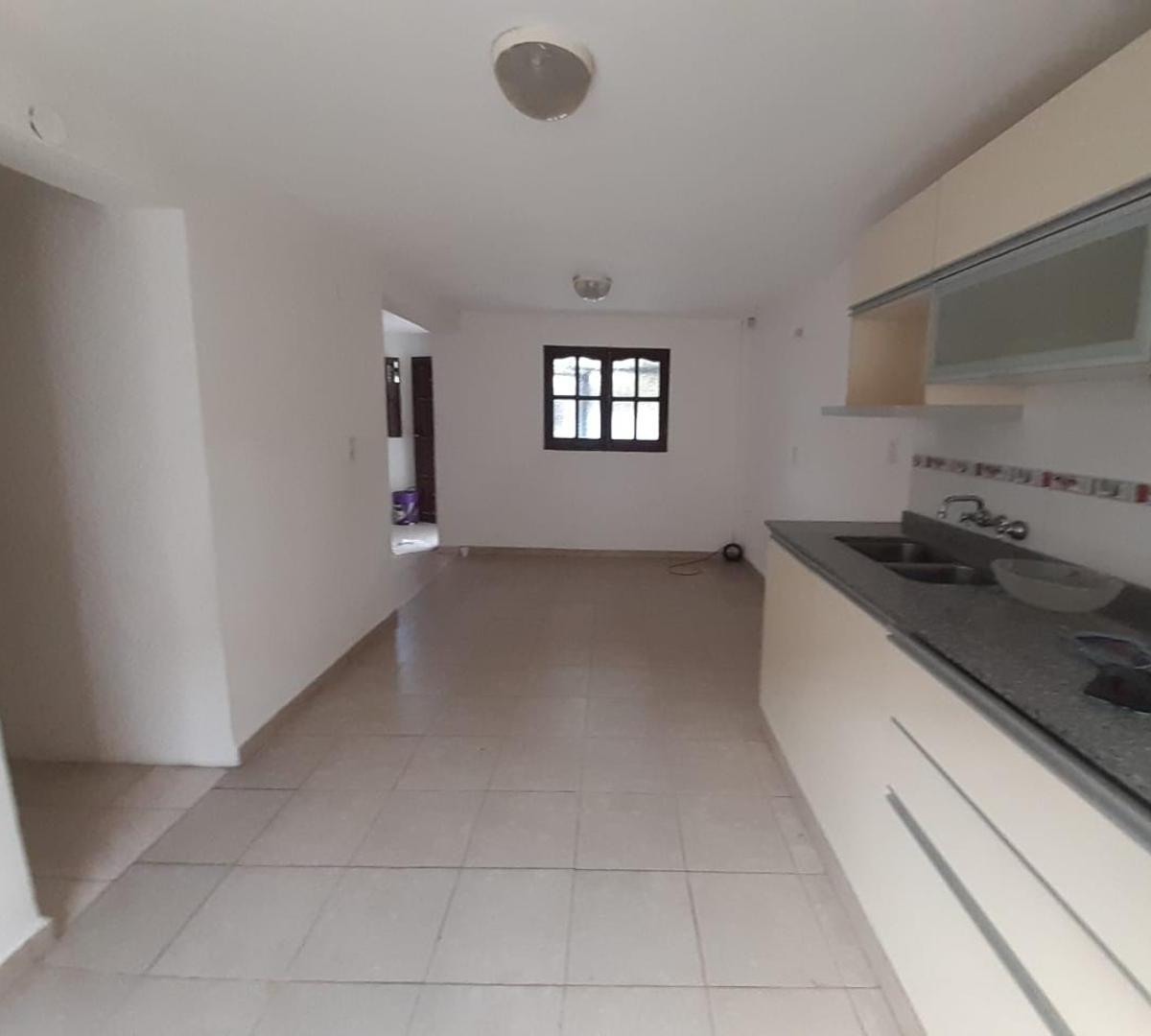 Foto de Dúplex en venta! A mts. de la Avenida Hernandarias, imagen 3