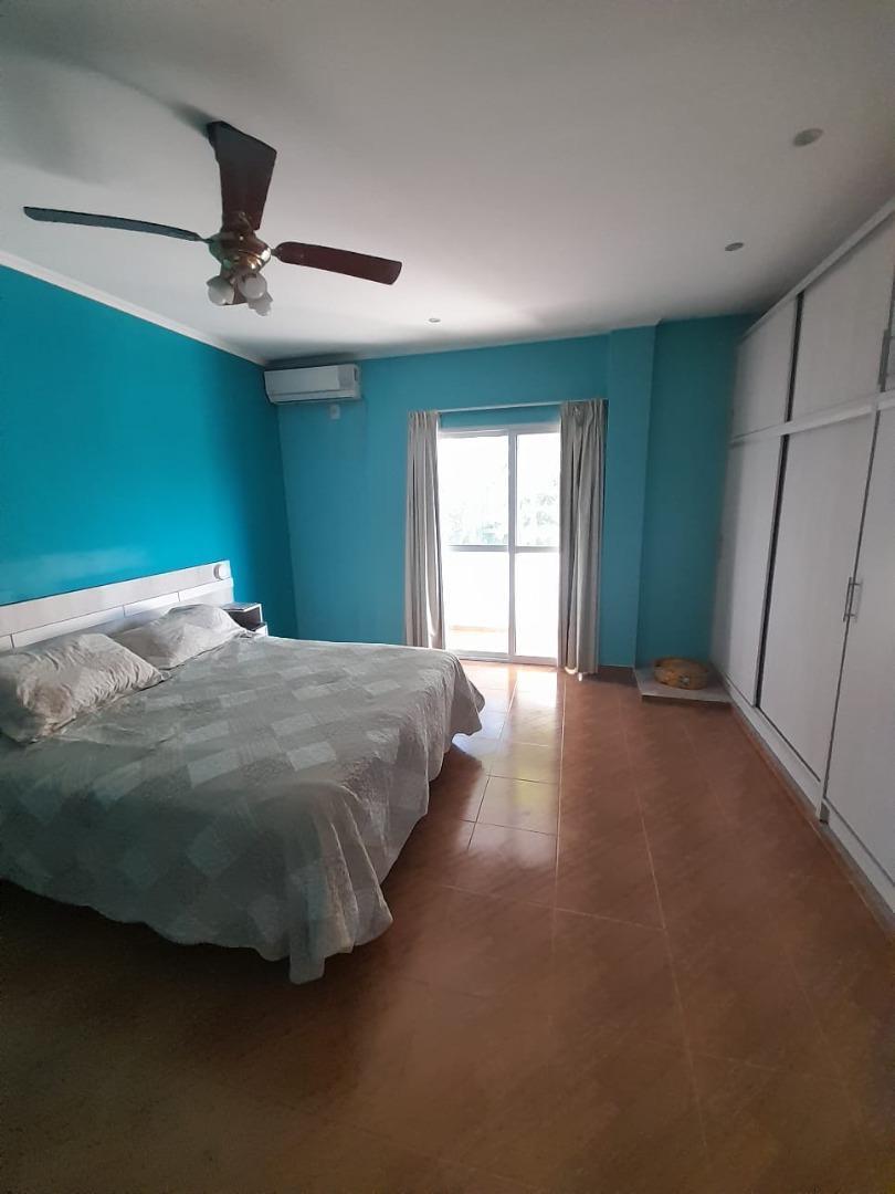 Casa en Venta! 4 Dorm. y Cochera 3