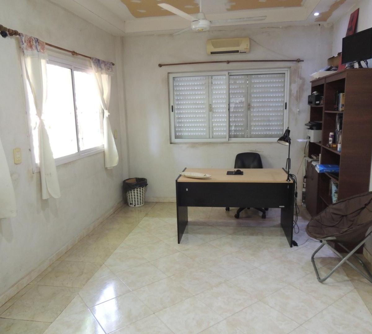 Casa en Venta! 4 Dorm. y Cochera 1
