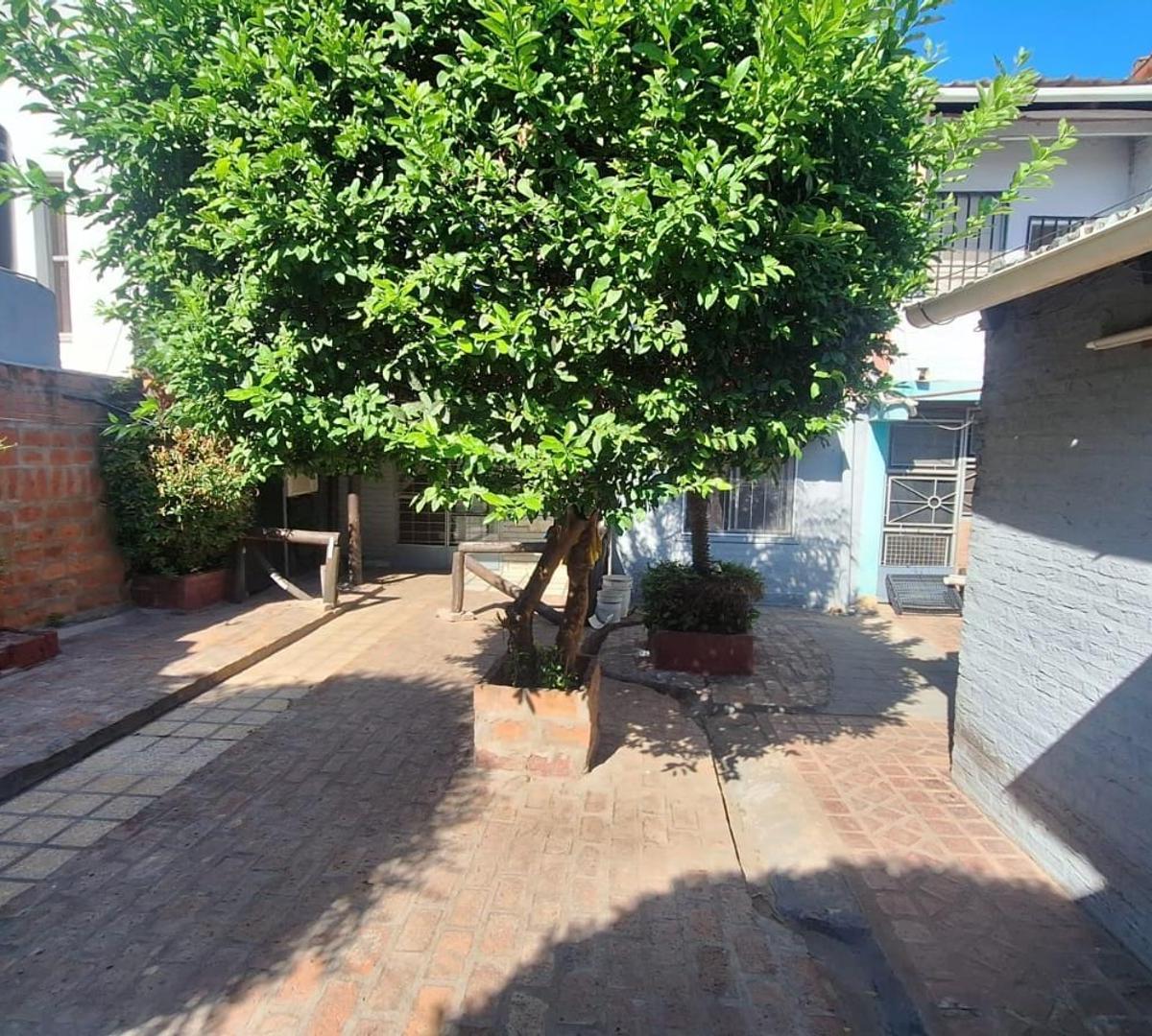 Casa + Departamento en Venta! B° La Liguria 5