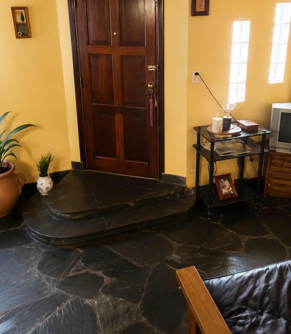 HERMOSO CHALET CON QUINCHO Y PILETA EN BURZACO 3