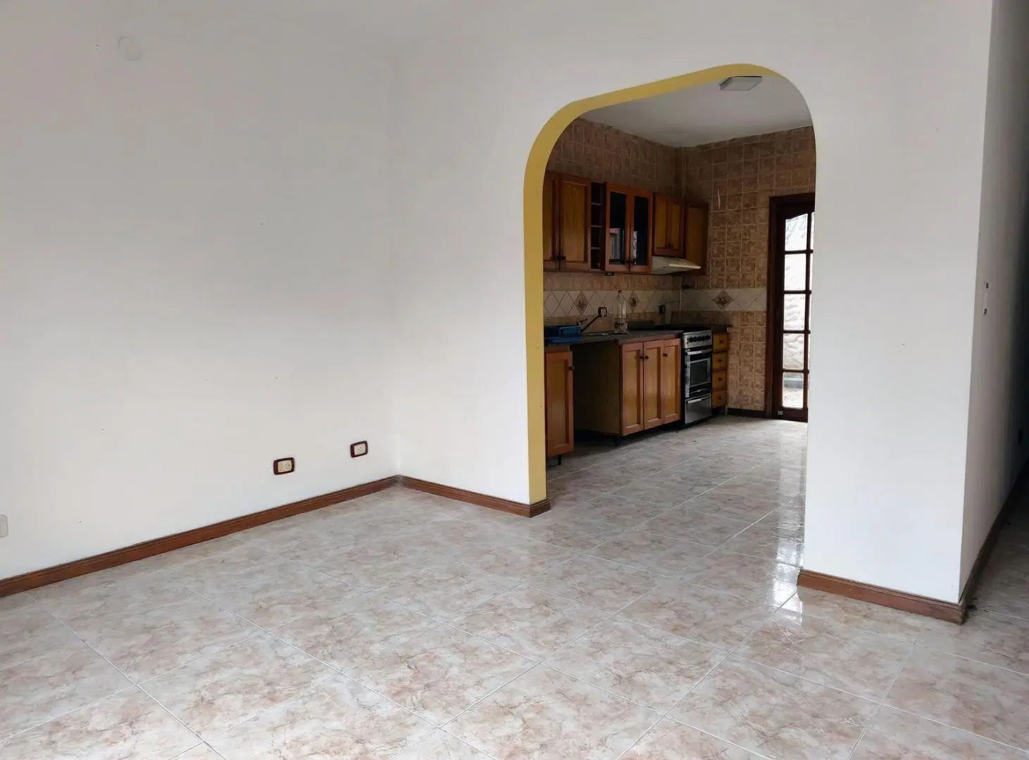 PH de 3 ambientes planta baja con patio y espacio guardacoche excelente ubicacion Villa Ballester 5