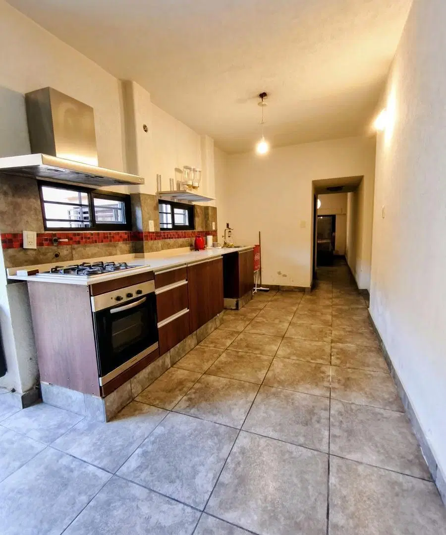 Excelente Casa de Categoría Lote Propio 3 Dormitorios en PB  Quincho, Cochera Doble  Dep./Oficina 4