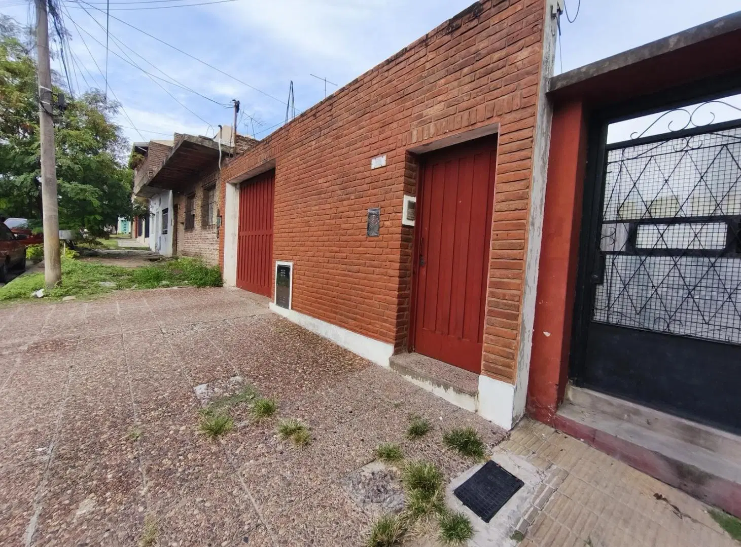 Casa en Venta lote propio de  7.50mts x 40 mts a refaccionar 5 amb con gran potencial p reconvertir 3