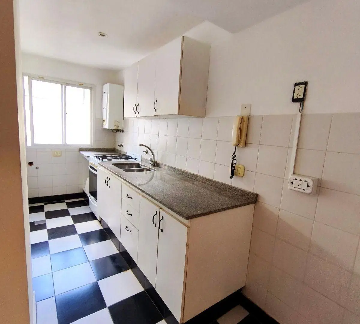 Dpto 2 ambientes alquiler con balcón y cocina separada Centro San Martin 4