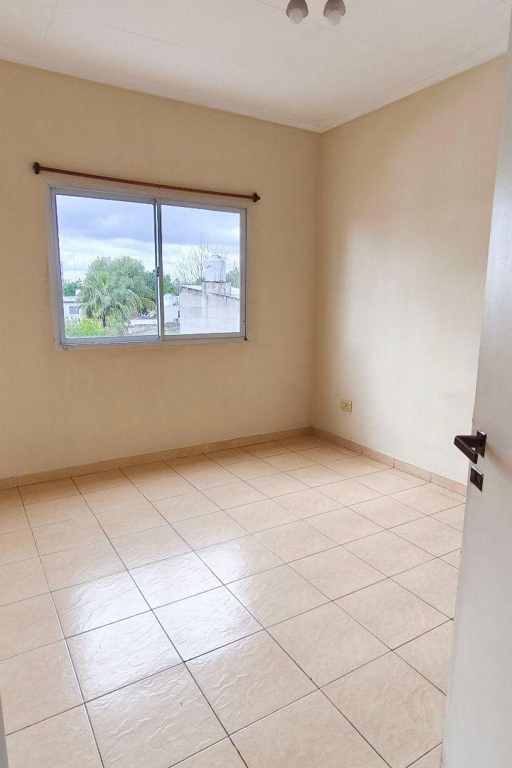 Foto de DEPARTAMENTO 3 AMB SEMIPISO CON BALCÓN A 2 CUADRAS DE ESTACIÓN MALAVER, imagen 4