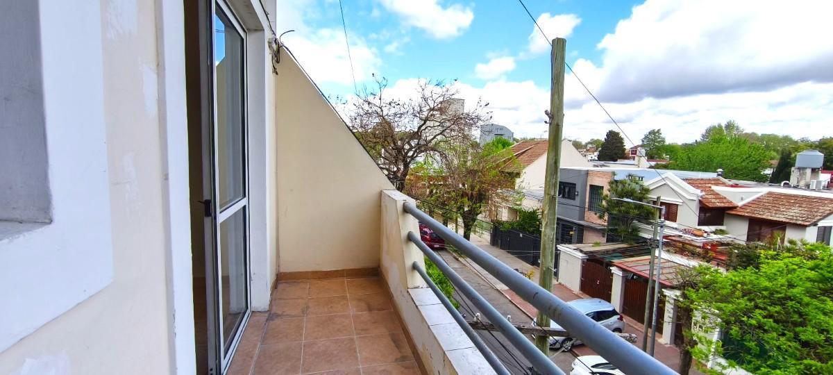 Foto de DEPARTAMENTO 3 AMB SEMIPISO CON BALCÓN A 2 CUADRAS DE ESTACIÓN MALAVER, imagen 2