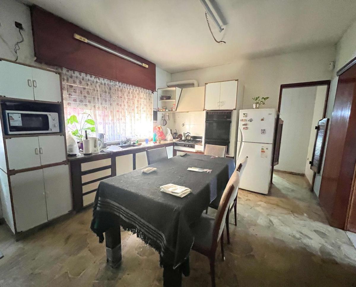 Departamento de 4 Ambientes con Patio y Balcon 1