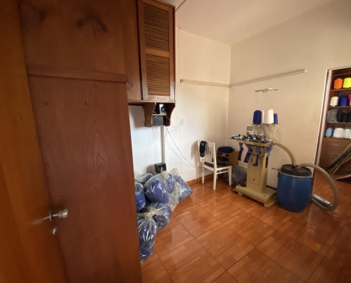 Departamento de 4 ambientes con balcon y terraza