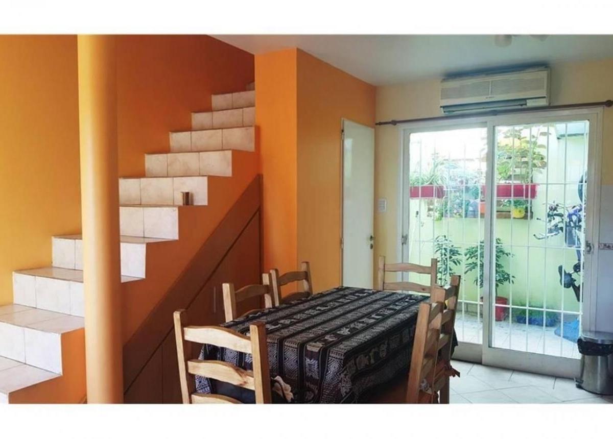 Duplex de 3 ambientes con cochera y patio