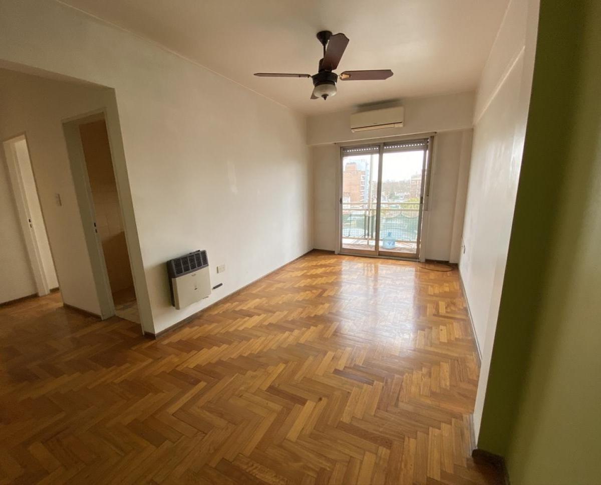 Departamento de 2 Ambientes con Balcon 4