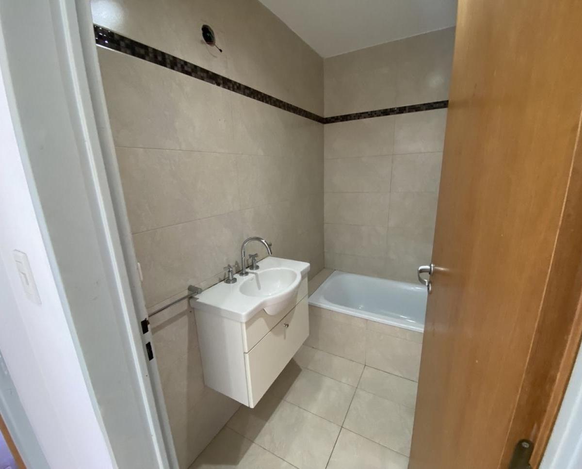 Departamento de 2 Ambientes con Balcon 4
