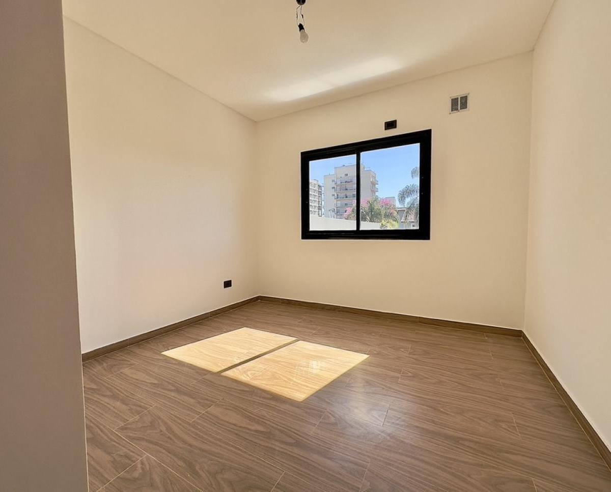 Duplex de 3 ambientes con jardin y cochera