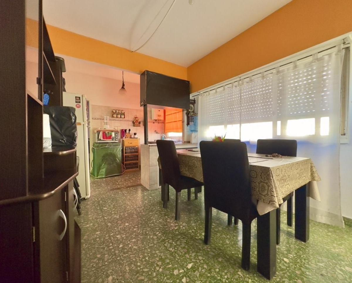 Departamento de 4 ambientes con patio