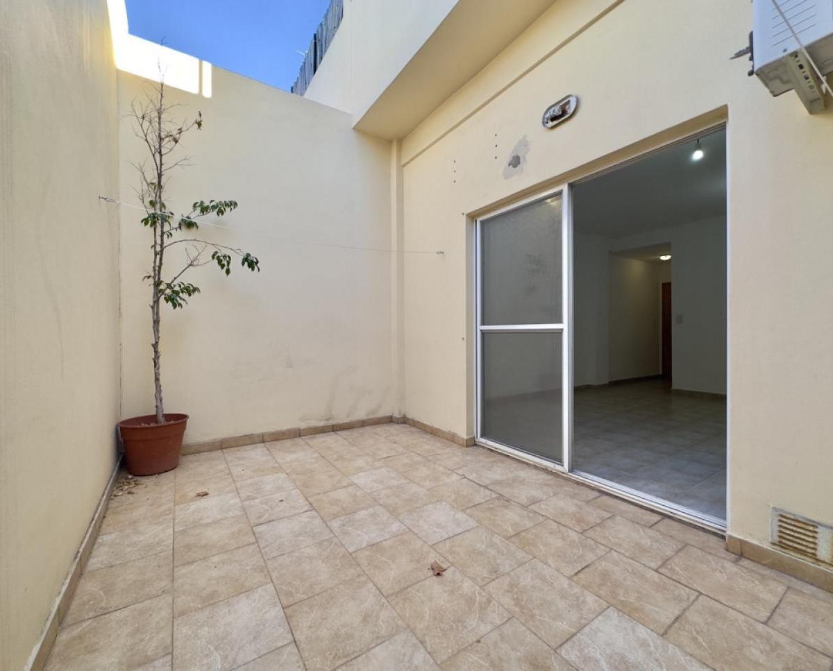 Departamento de 3 Ambientes con 2 Patios 1