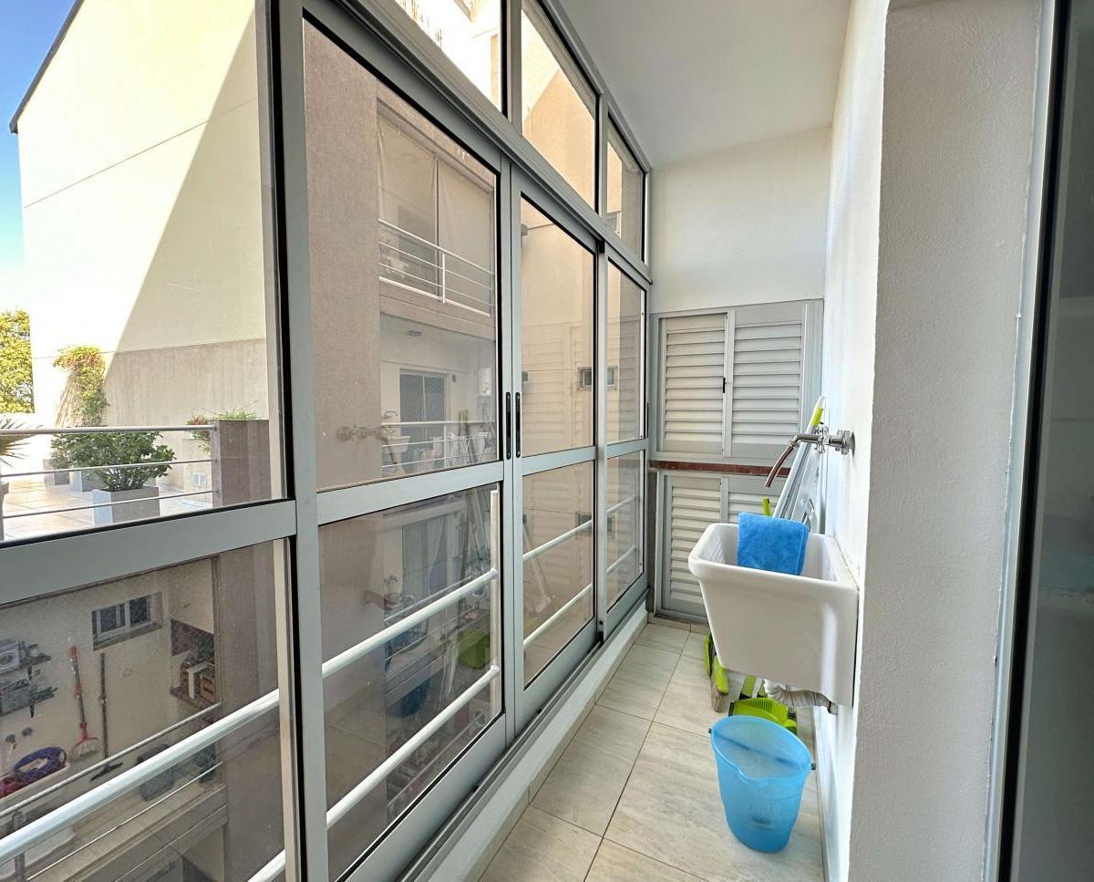 Departamento de 2 Ambientes con Balcon, Terraza y Cochera 1