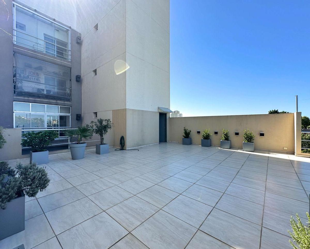 Departamento de 2 Ambientes con Balcon, Terraza y Cochera 4