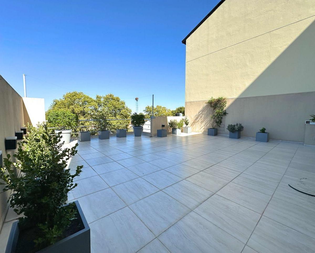 Departamento de 2 Ambientes con Balcon, Terraza y Cochera 4