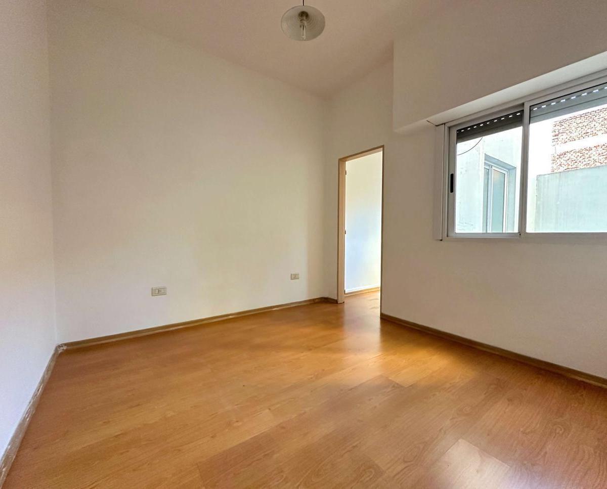 Departamento de 2 ambientes con vestidor y balcon