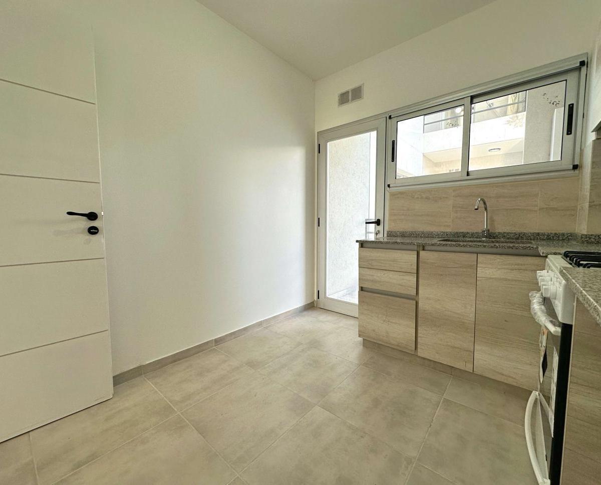 Departamento de 3 Ambientes con 2 Balcones 4