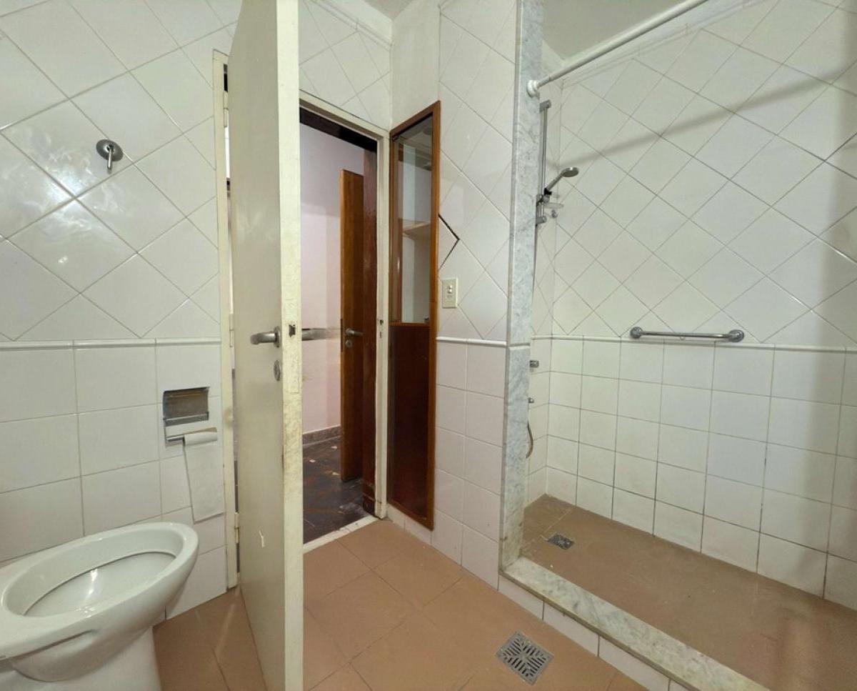 Chalet de 4 Ambientes con Parque y Garage 4