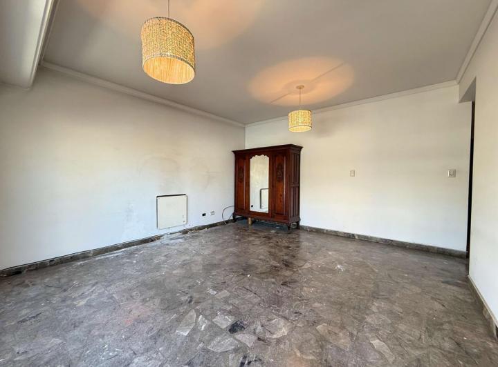 Departamento de 4 ambientes con balcon y 2 patios 2
