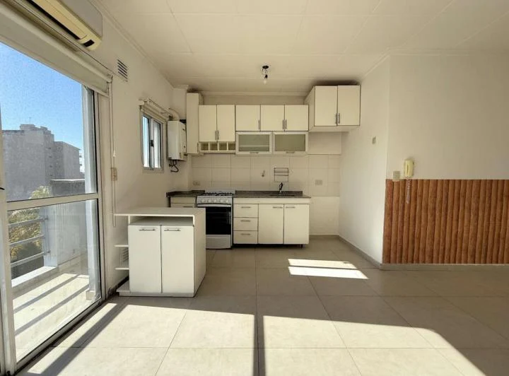 Departamento de 2 ambientes con balcon y cochera 4
