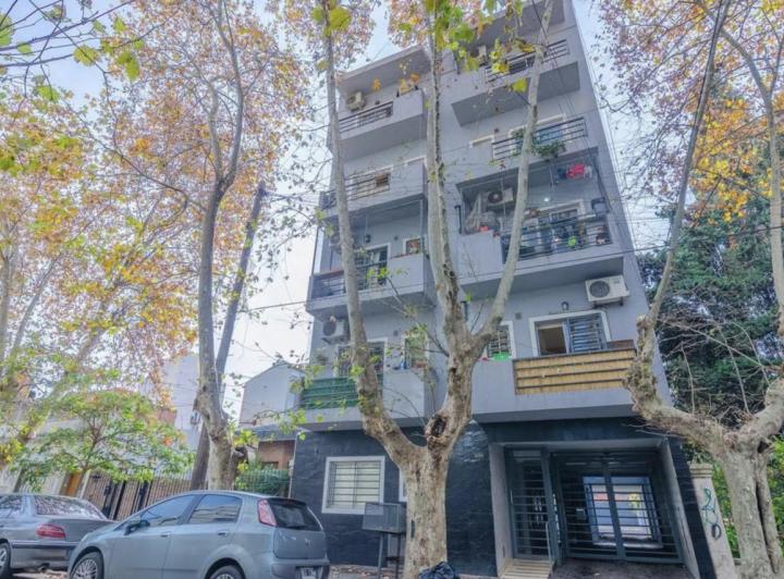 Departamento de 2 ambientes con balcon y cochera 2