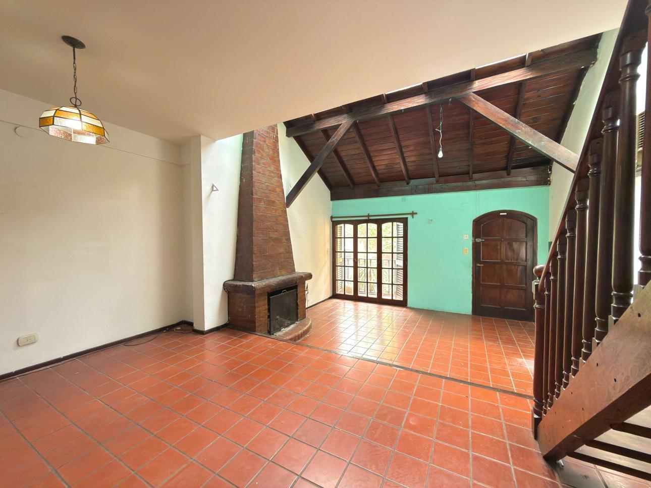 Departamento de 5 ambientes con balcones y cochera