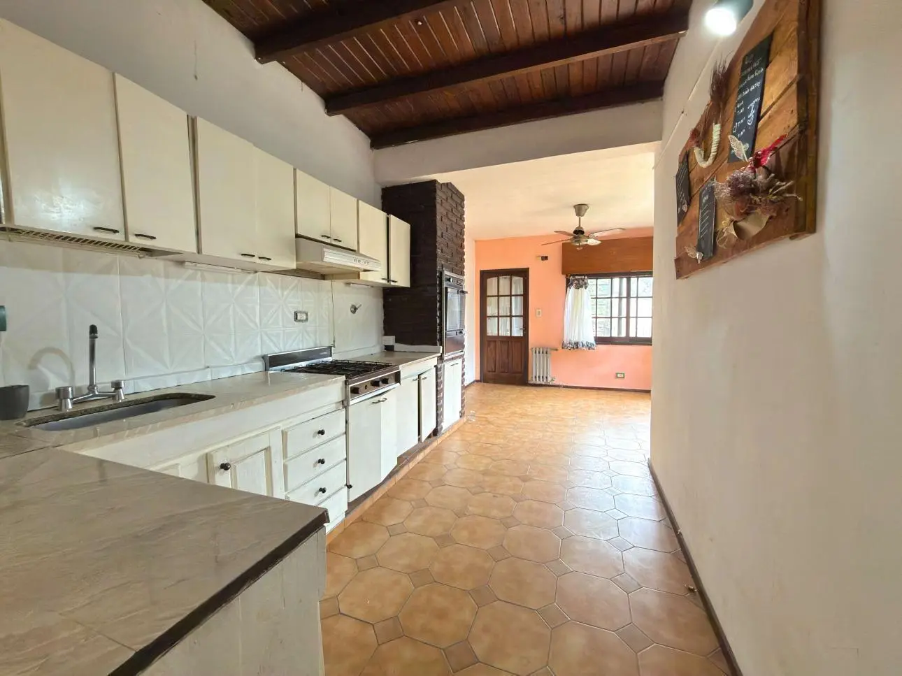 Departamento de 5 ambientes con balcones y cochera 4