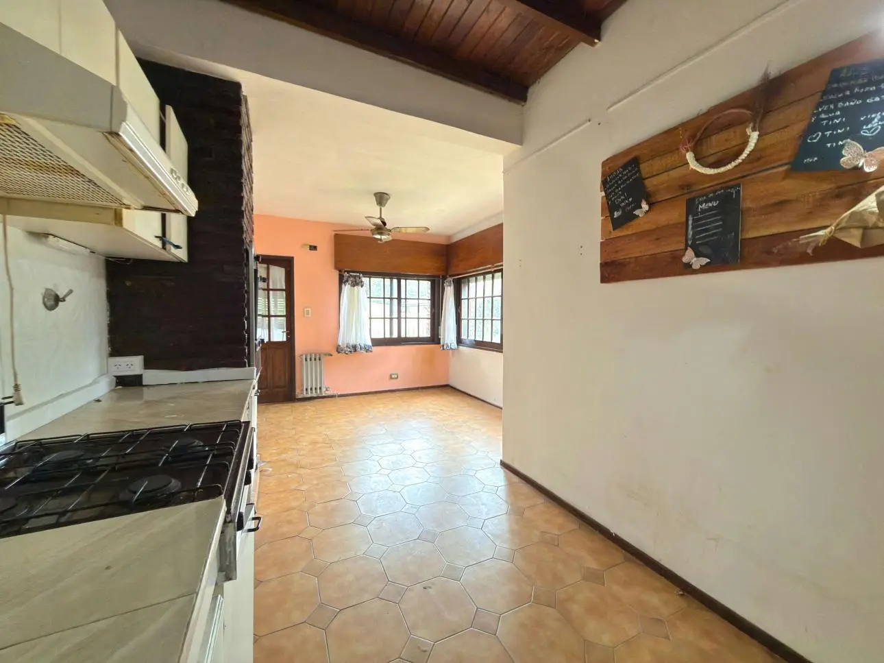 Departamento de 5 ambientes con balcones y cochera 2
