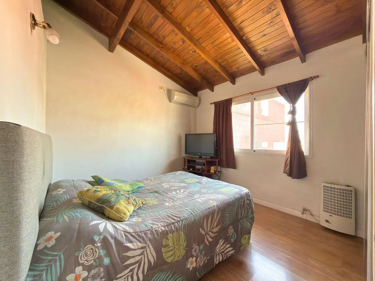 Departamento de 2 ambientes con balcon y cochera 2