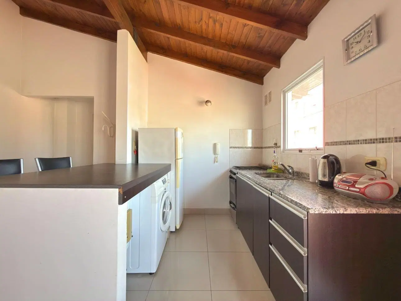 Departamento de 2 ambientes con balcon y cochera 3