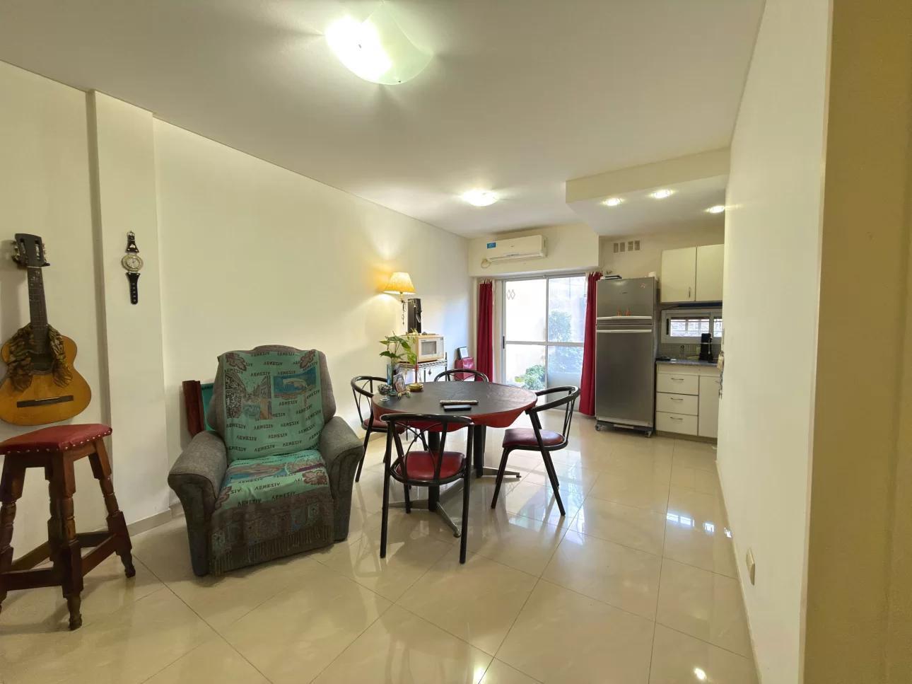 Departamento de 2 ambientes con jardin y parrilla