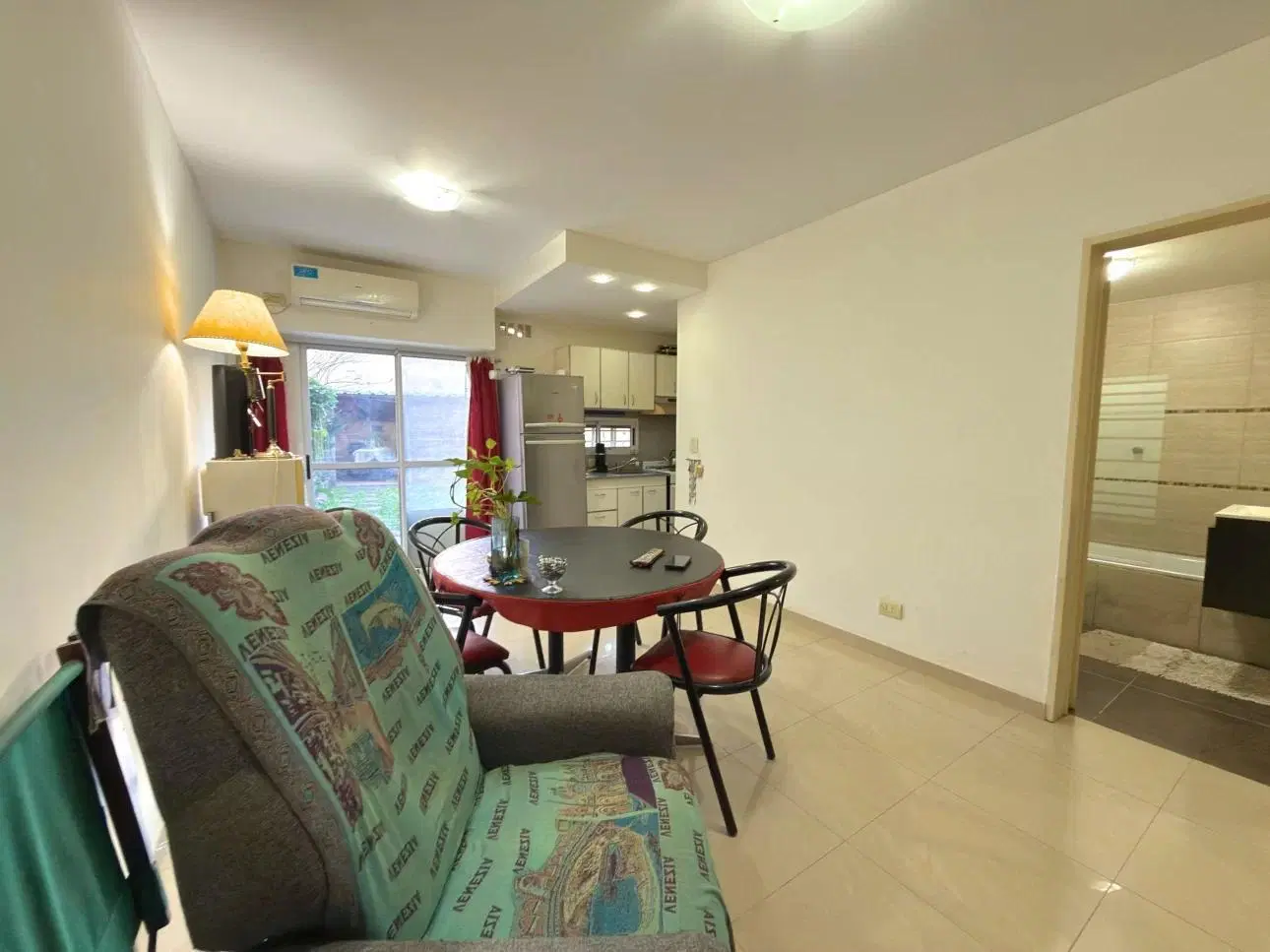 Departamento de 2 ambientes con jardin y parrilla 3