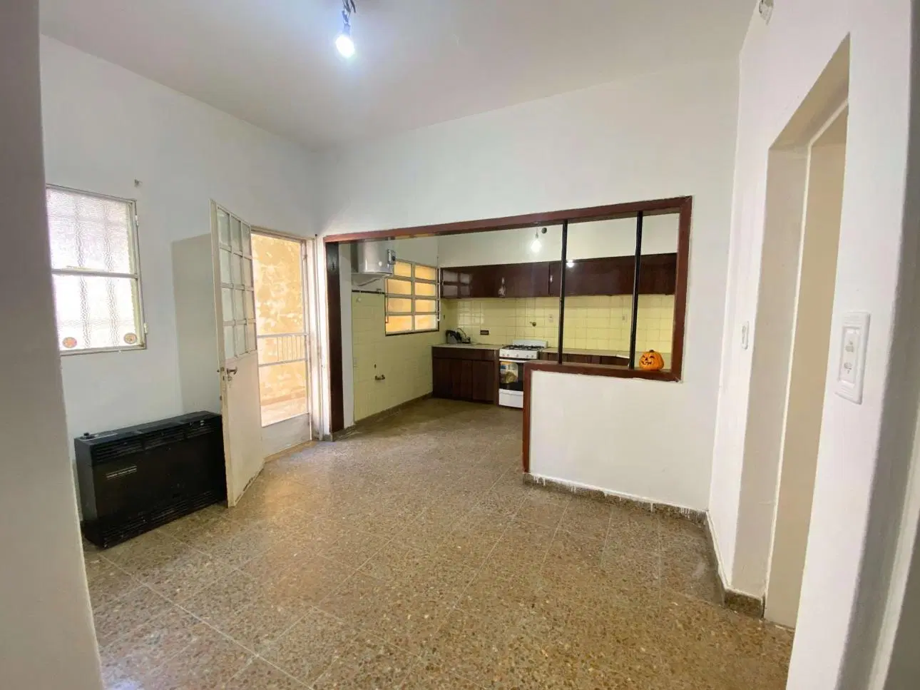 Casa de 4 ambientes con patio y cochera 2