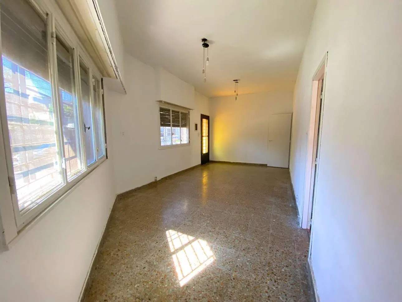 Casa de 4 ambientes con patio y cochera 4