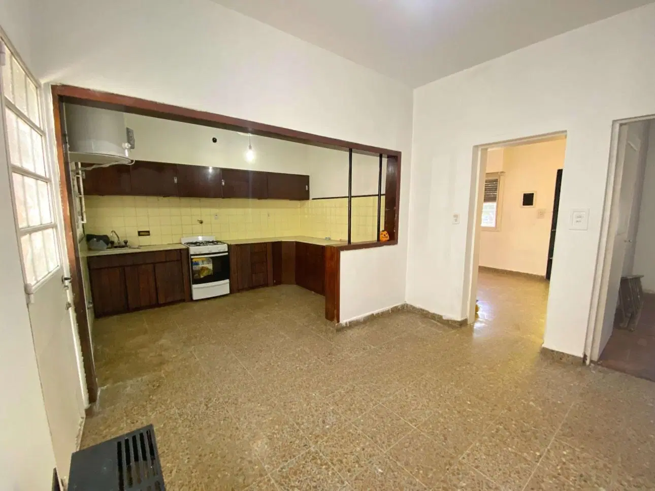 Casa de 4 ambientes con patio y cochera 1