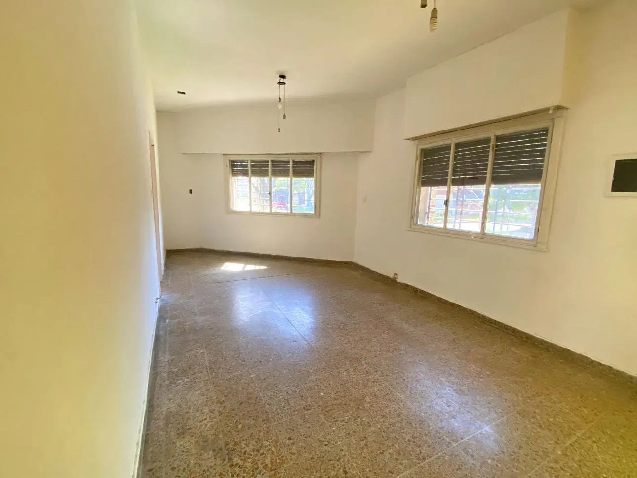 Casa de 4 ambientes con patio y cochera 3