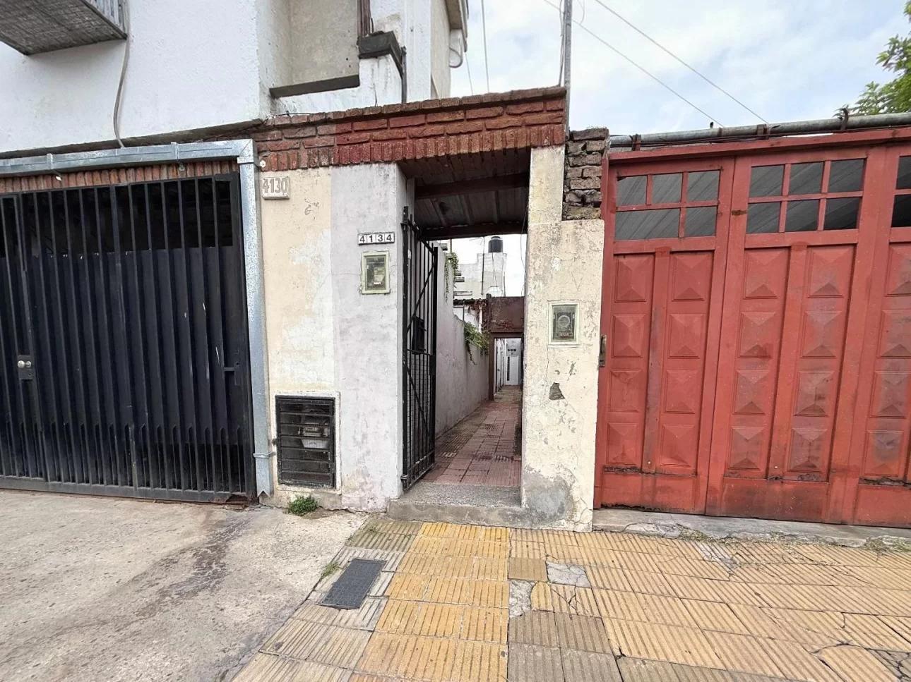 PH de 2 ambientes con patio a refaccionar