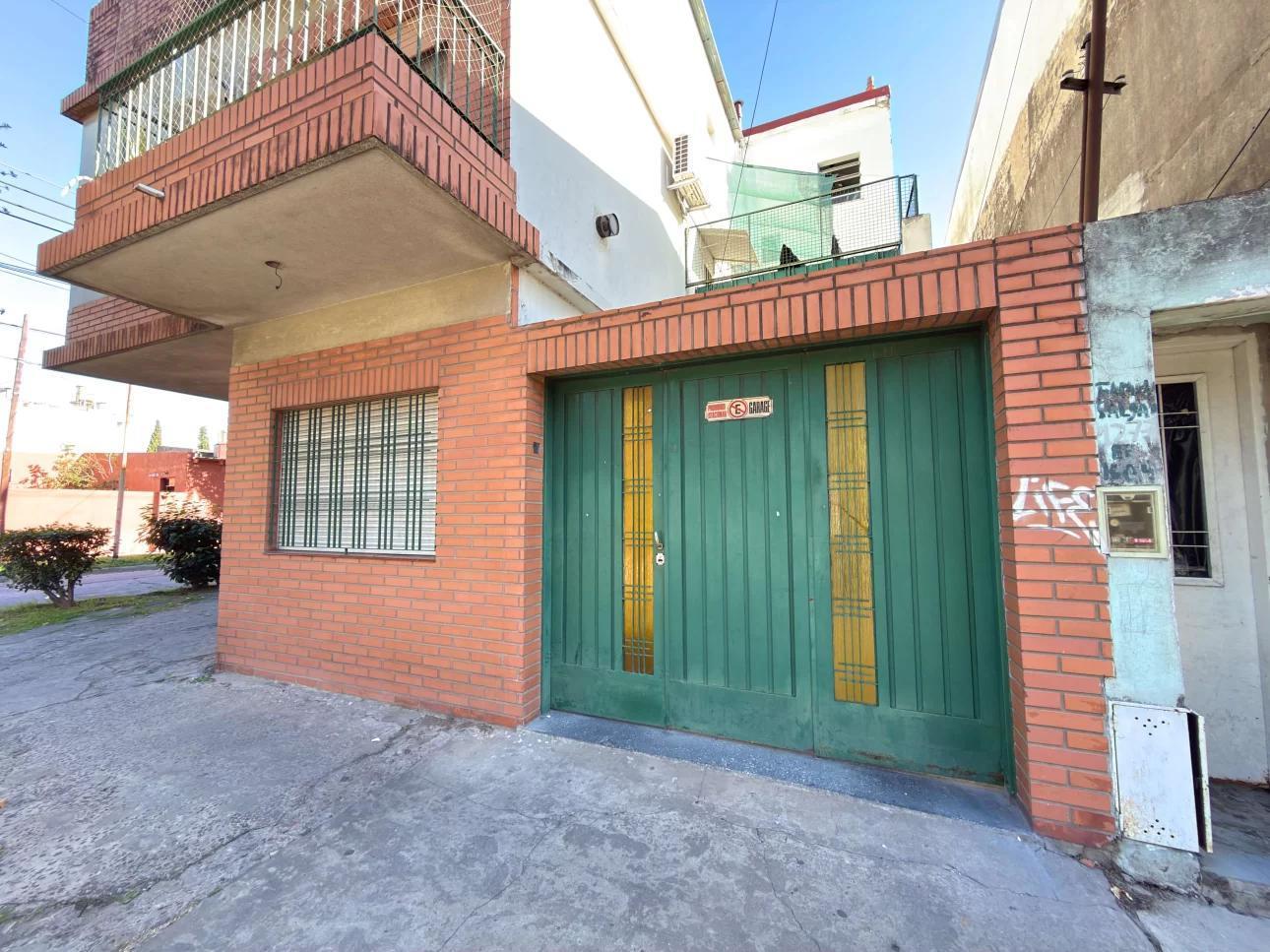 PH de 3 ambientes con patio y cochera
