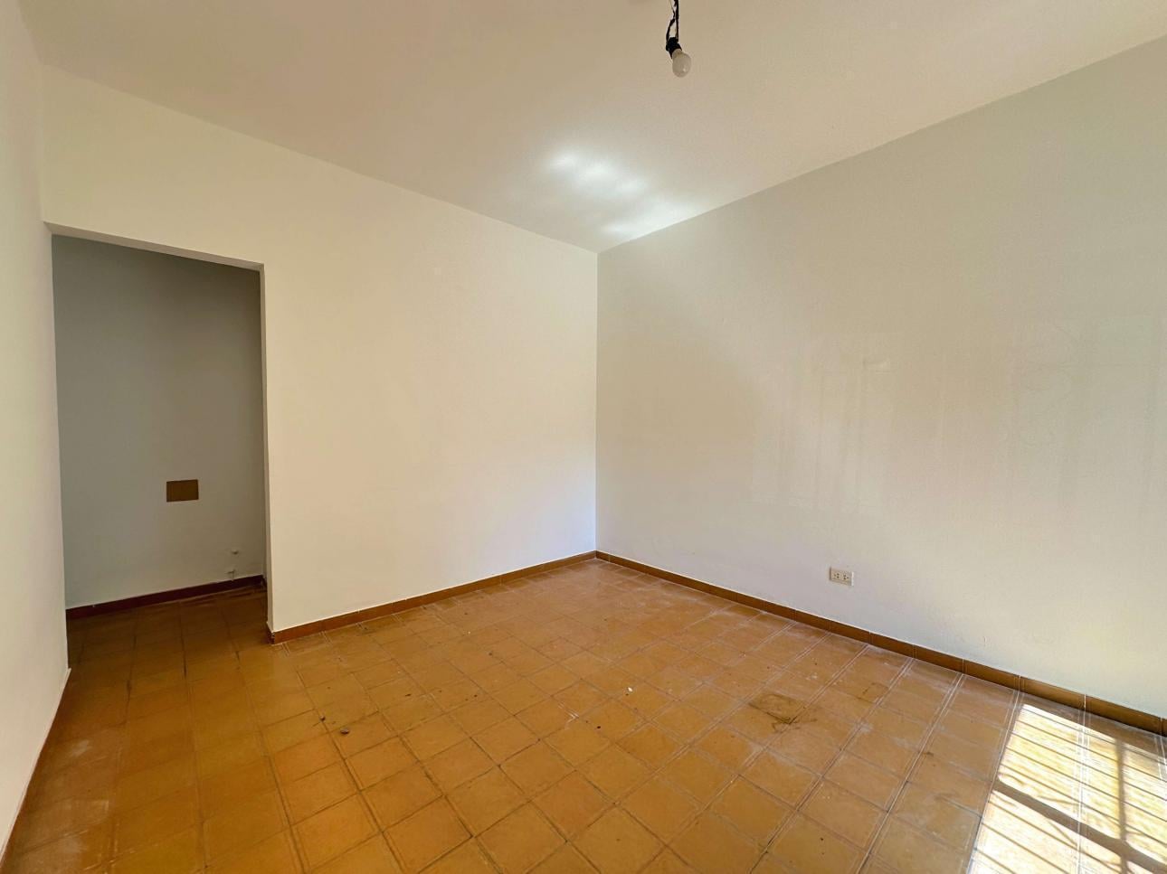 Casa de 3 ambientes con patio y cochera